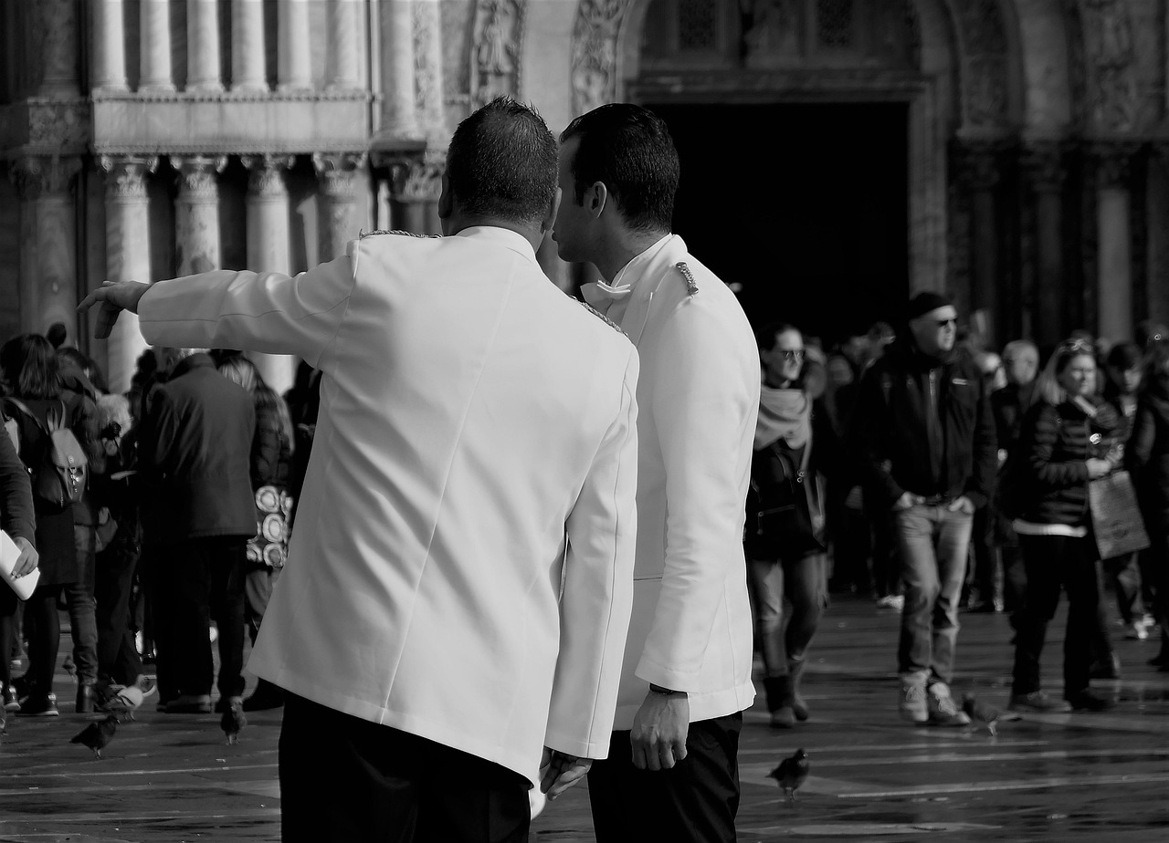 最强短信在线轰炸系统源码实名账号：草莓说视频app详情下载教程