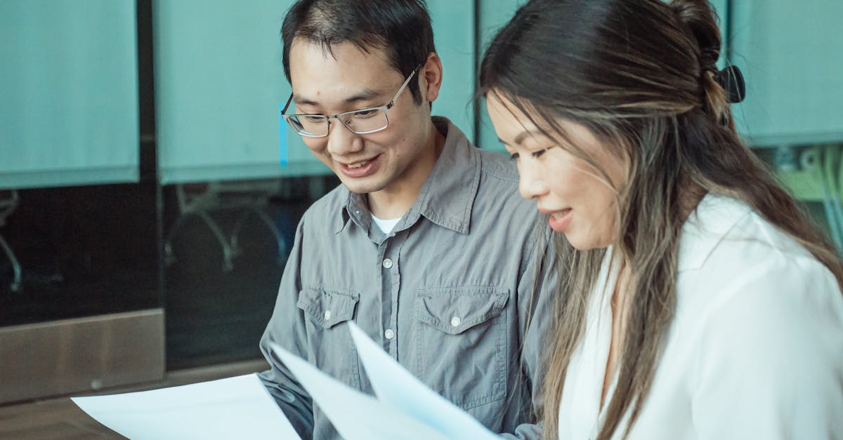 如何利用网站头部和脚注进行SEO优化？